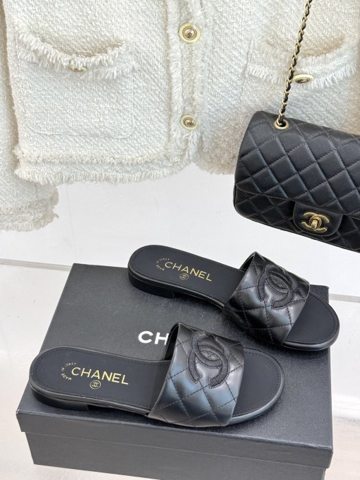 Шлепанцы фото 3