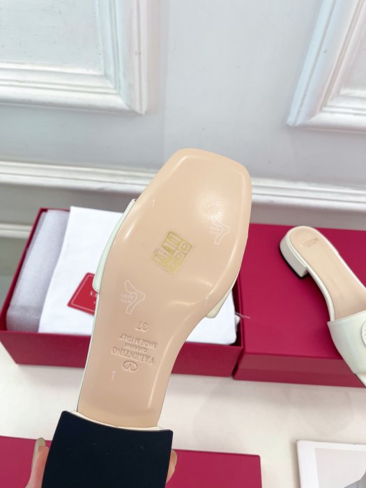 Босоножки фото 9