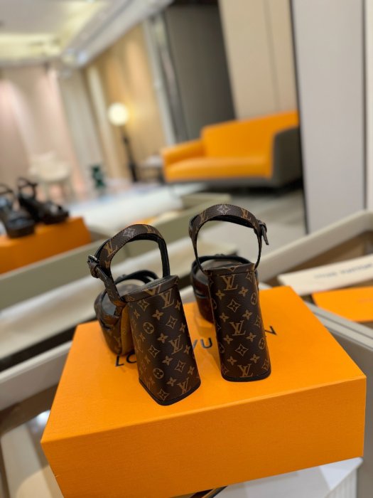 Босоножки фото 7