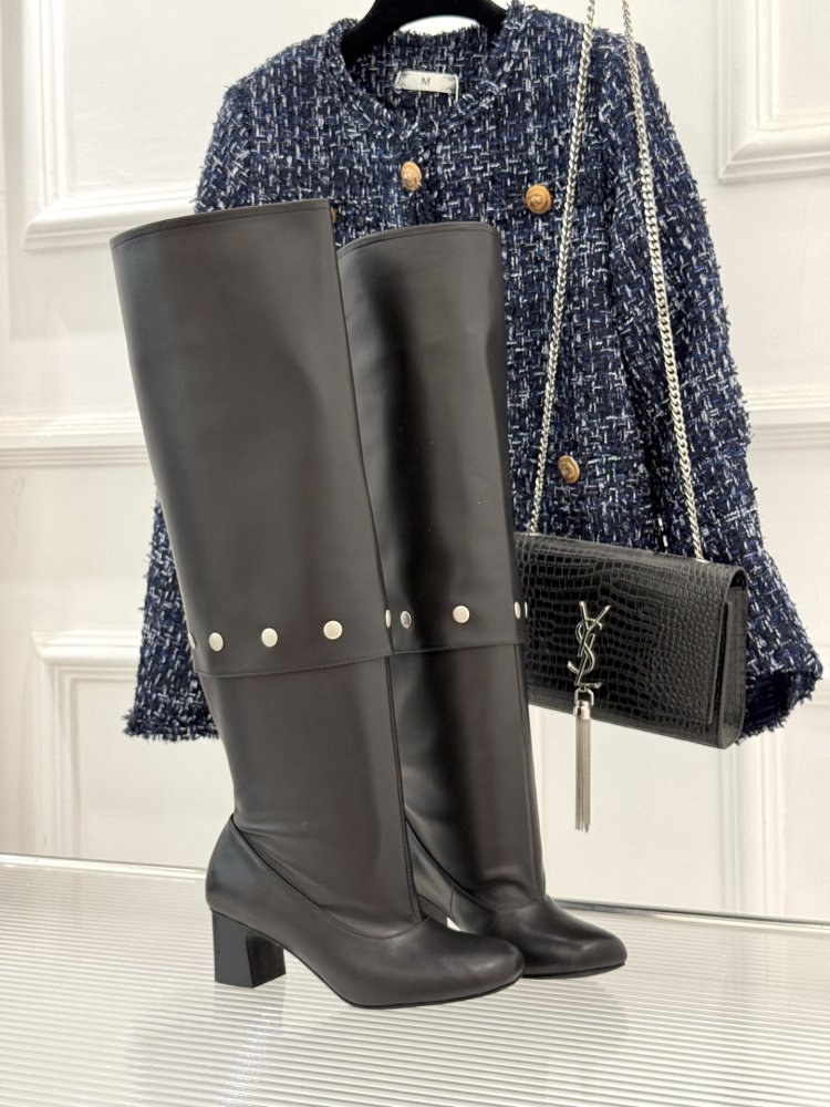 Чоботи жіночі