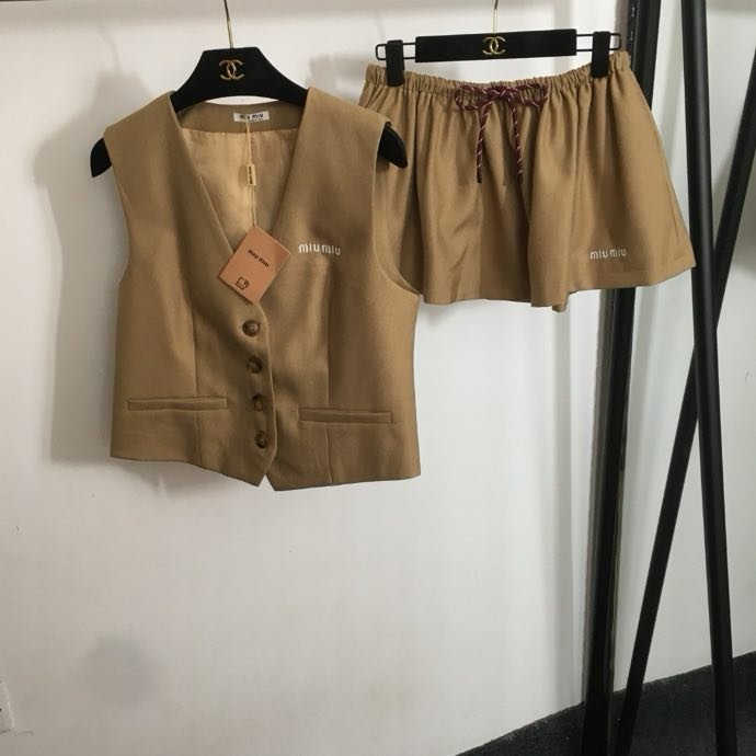 Костюм женский