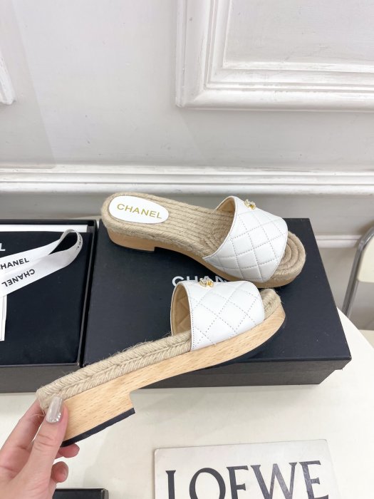 Шлепанцы женские фото 5