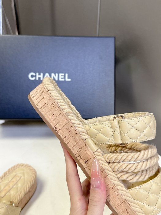 Шлепанцы женские фото 8