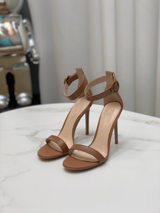 Босоножки фото 2