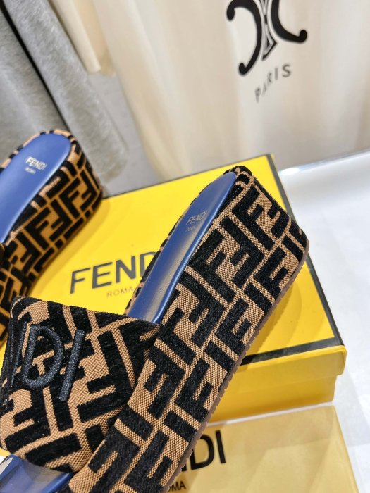 Шльопанці фото 8