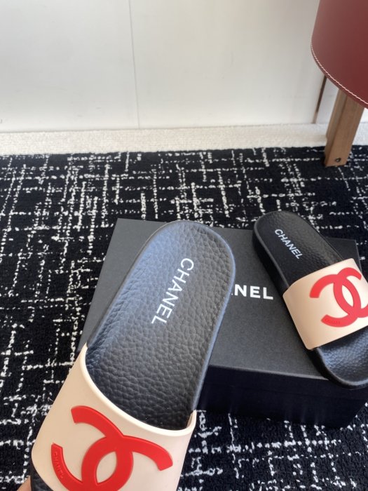 Шлепанцы женские фото 8