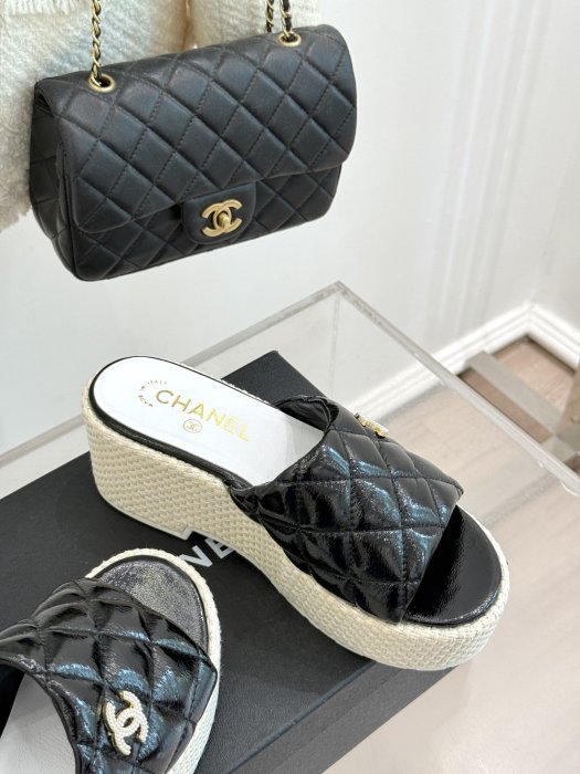 Шлепанцы женские фото 5