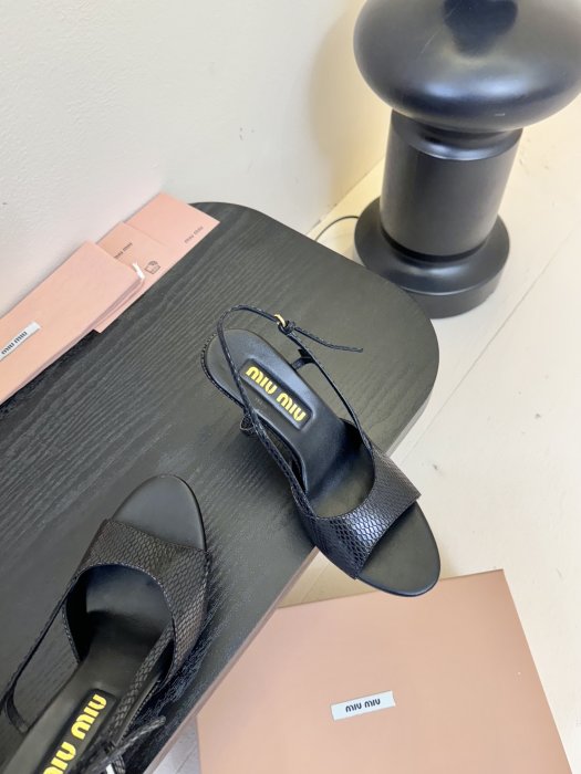 Босоножки фото 4