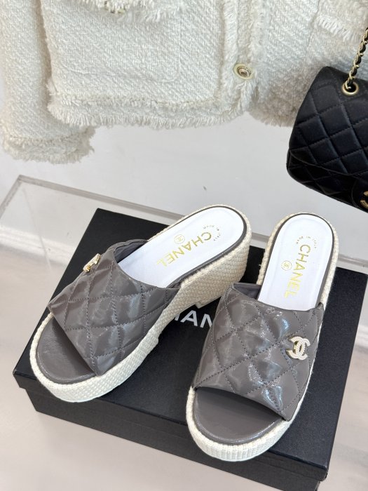 Шлепанцы женские фото 2