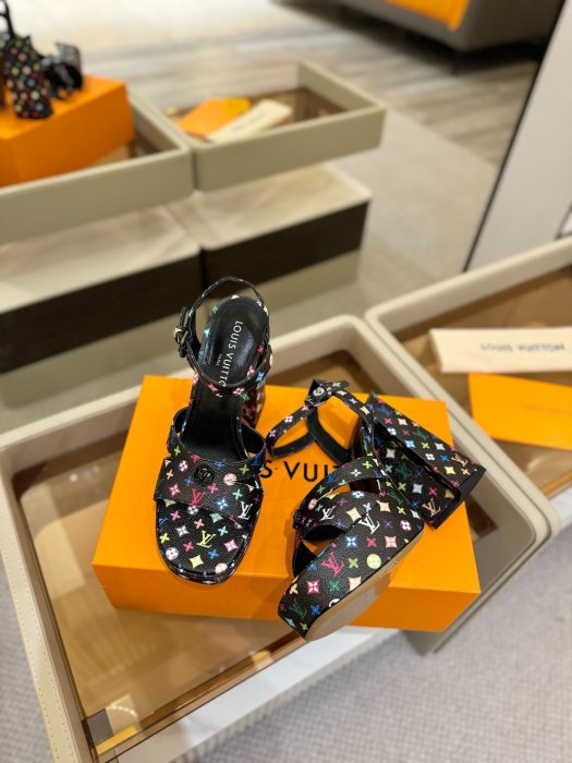 Босоножки фото 5