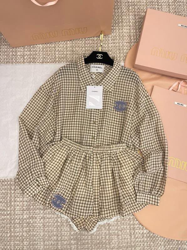 Костюм женский