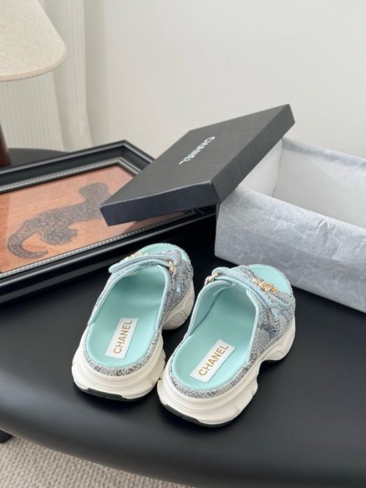 Шлепанцы женские фото 5