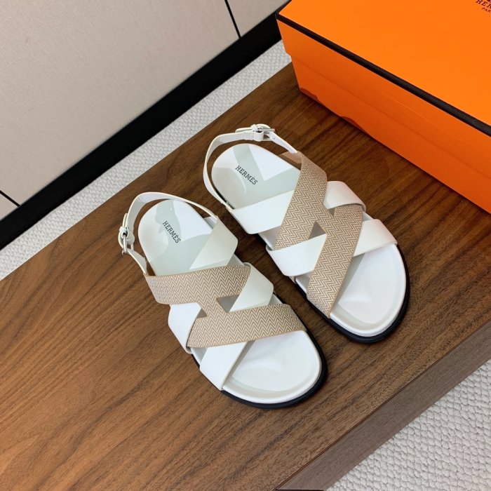 Сандалі жіночі фото 2