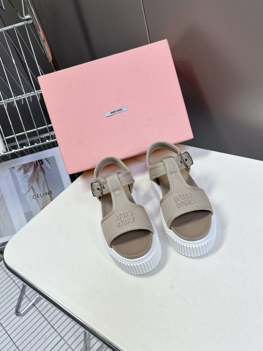 Сандалии женские