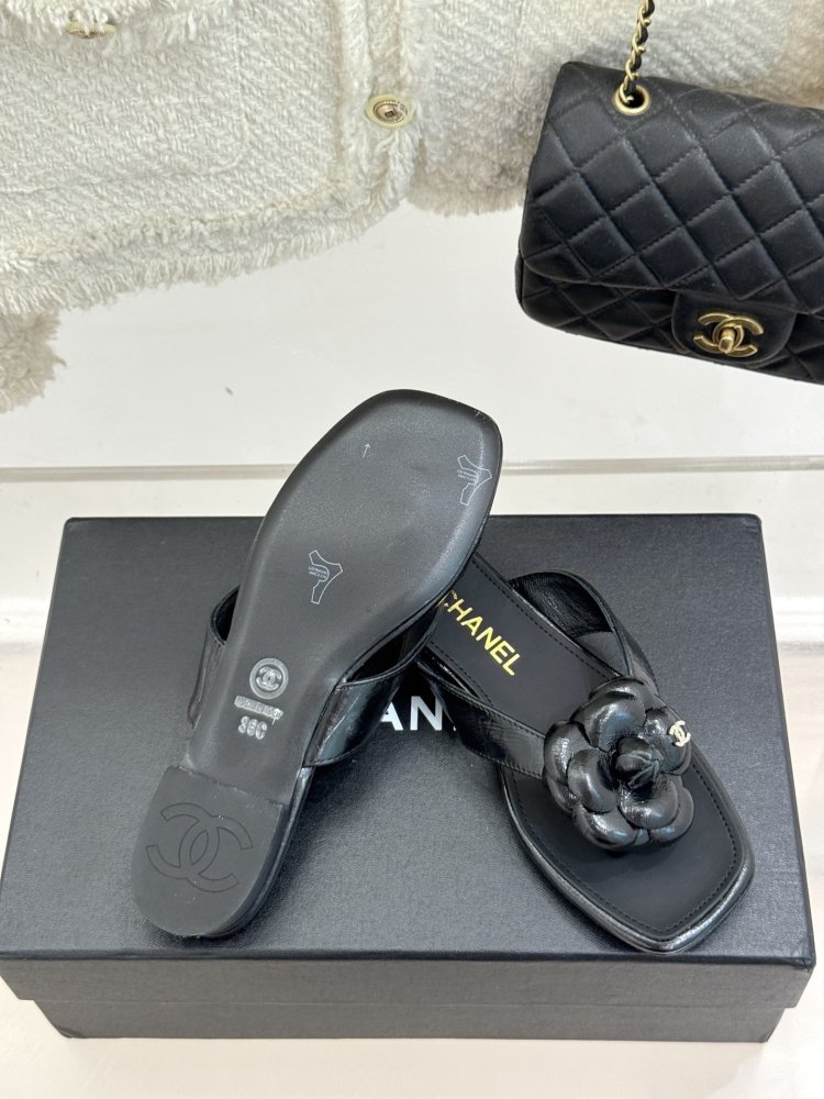 Шлепанцы женские фото 9