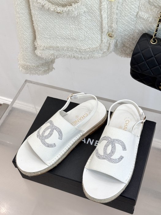 Сандалі жіночі фото 2