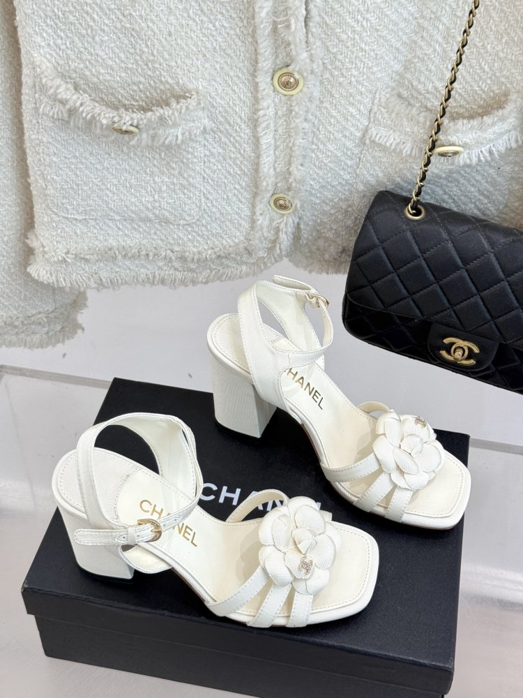 Босоножки фото 3