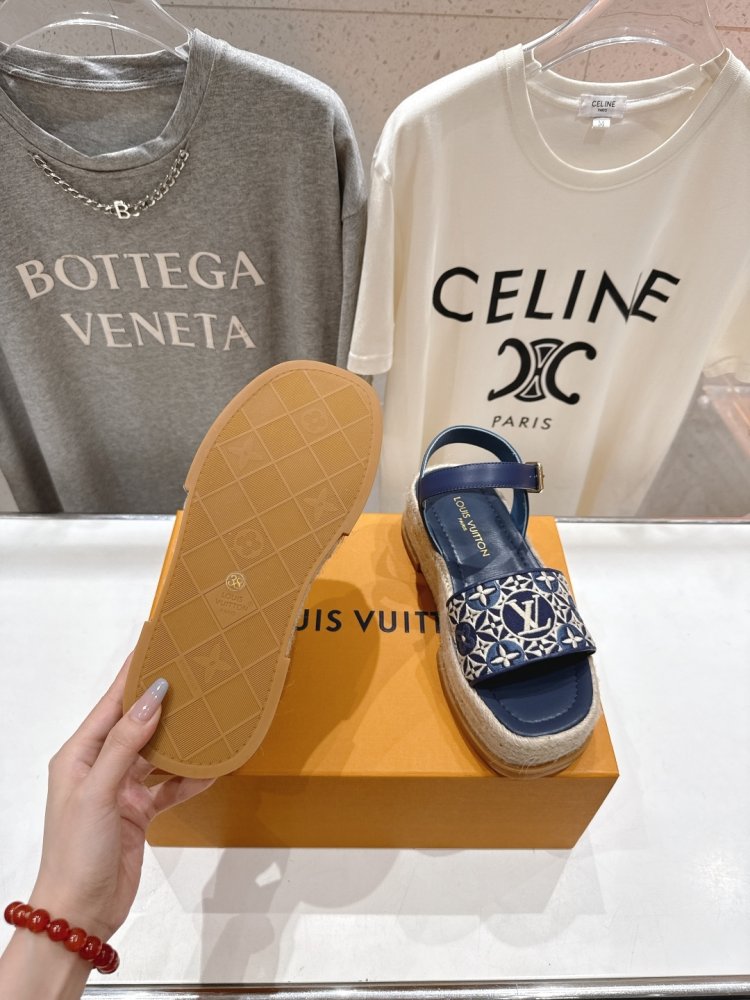 Сандалии женские фото 9