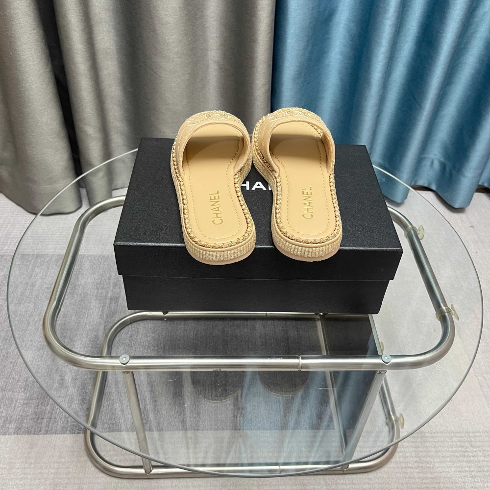 Шлепанцы женские фото 6