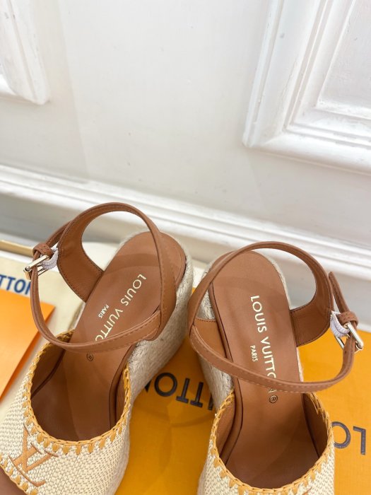 Босоножки фото 7