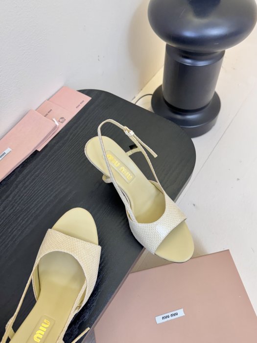 Босоножки фото 4