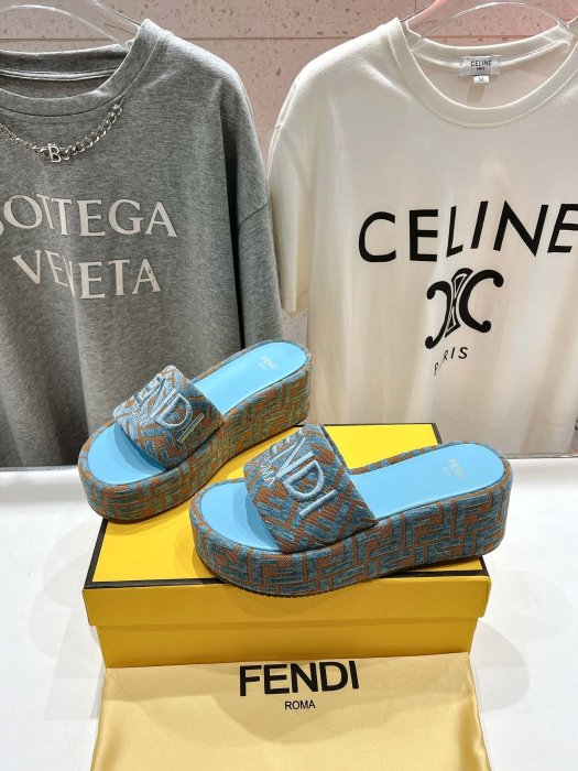 Шлепанцы фото 4