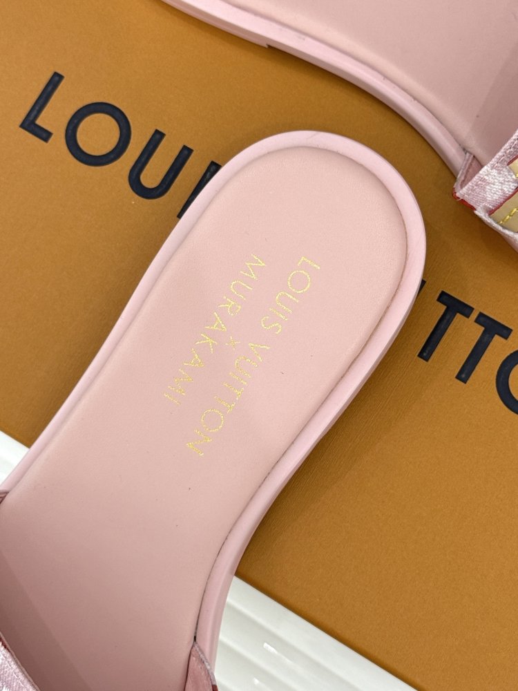 Шлепанцы женские фото 8