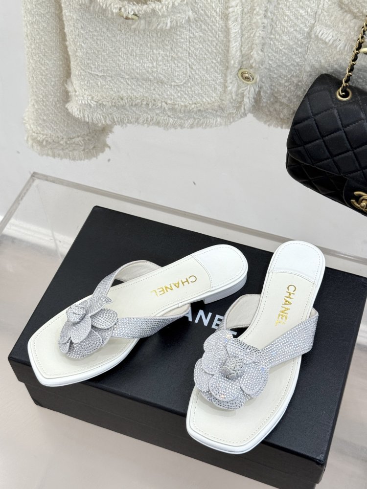 Шлепанцы женские фото 2