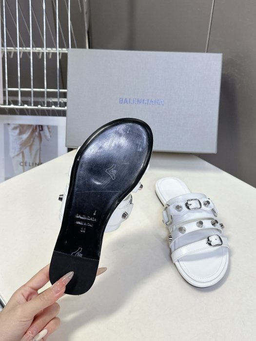 Шлепанцы женские фото 9