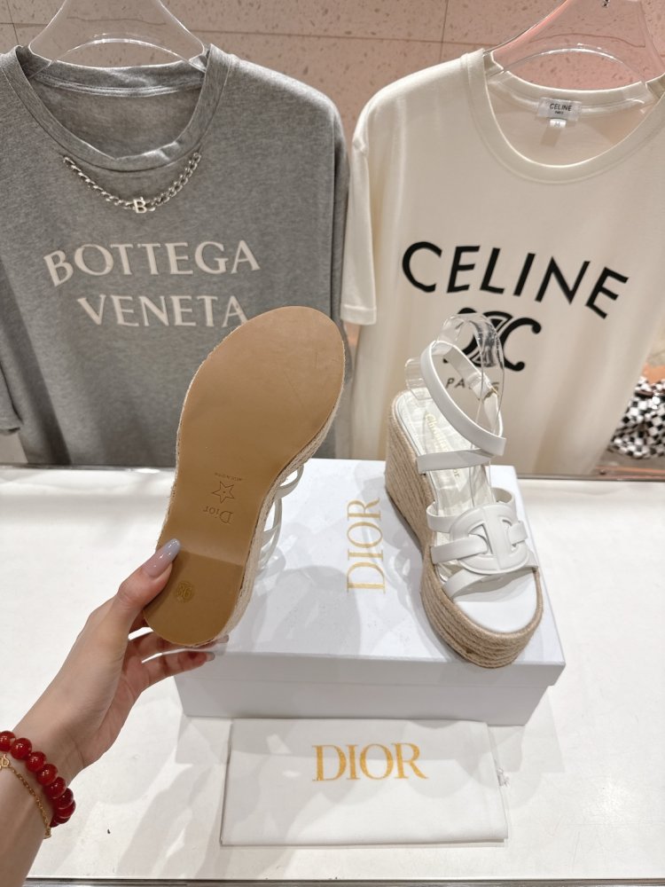 Сандалі жіночі фото 9