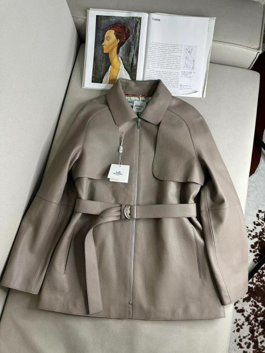 Coat women's leather