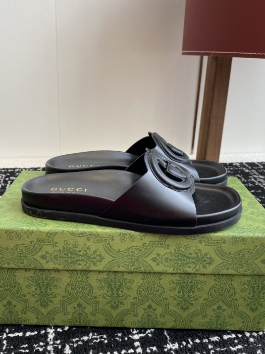 Шлепанцы фото 2