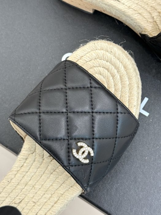 Шльопанці жіночі фото 7