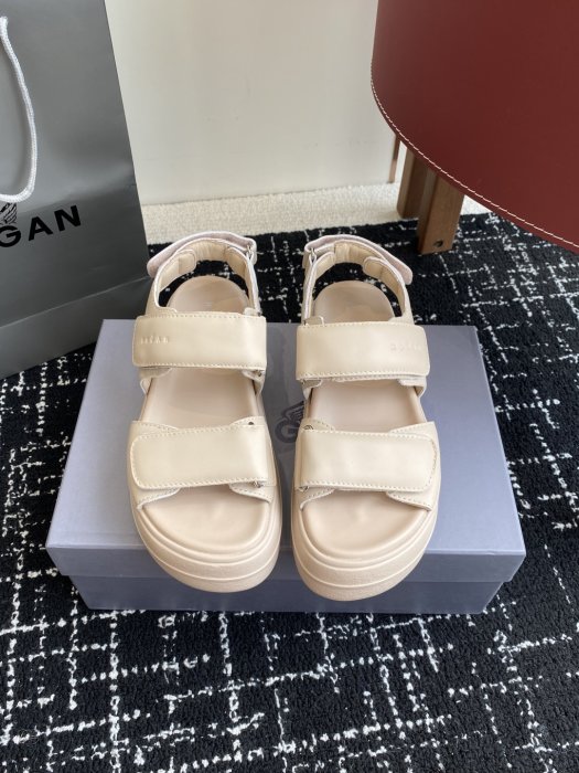 Сандалии женские