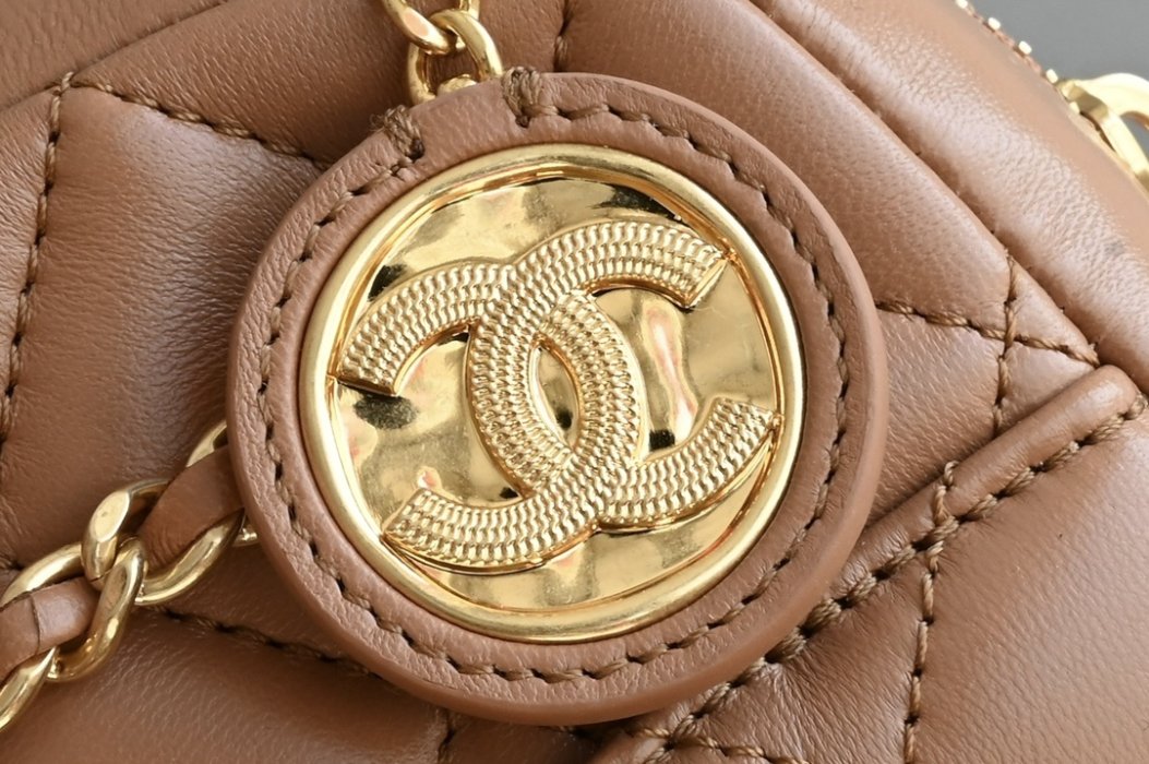 Бежевая кожаная сумка через плечо Chanel Matelasse фото 7