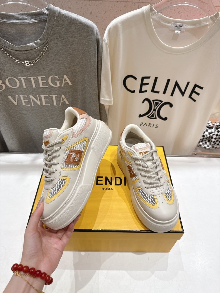 Кроссовки женские фото 4