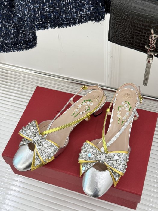 Sandals фото 2