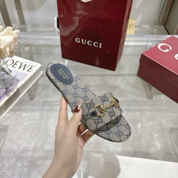 Шльопанці жіночі фото 8