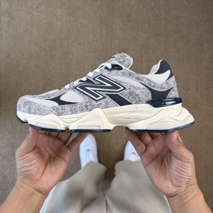 Кросівки NB9060