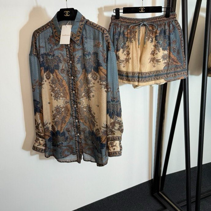 Костюм женский