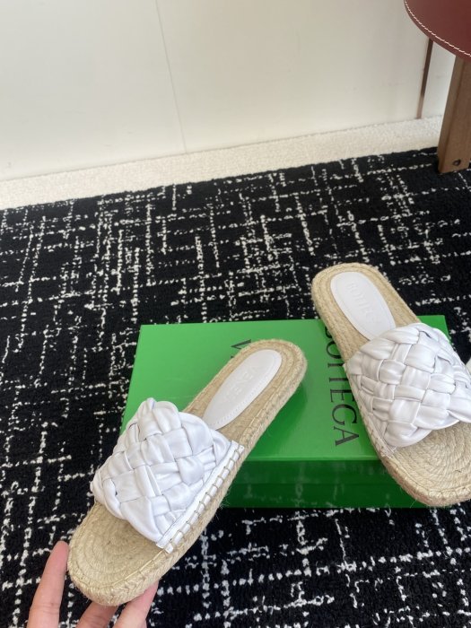 Шлепанцы женские фото 7