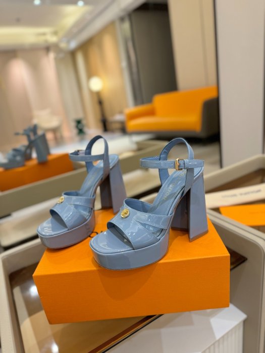 Босоножки фото 3