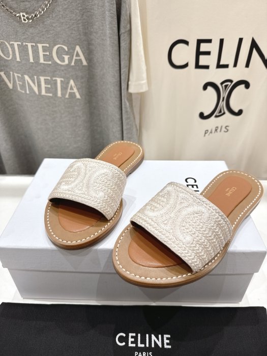 Шлепанцы женские фото 7