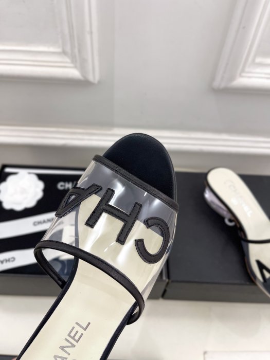 Шлепанцы женские фото 6