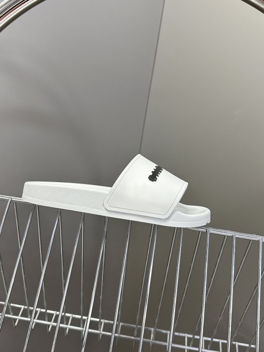 Шлепанцы фото 6