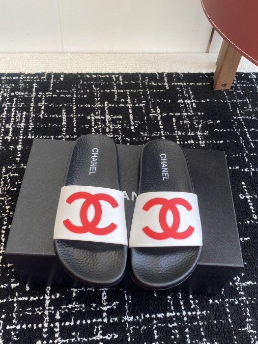 Шлепанцы женские