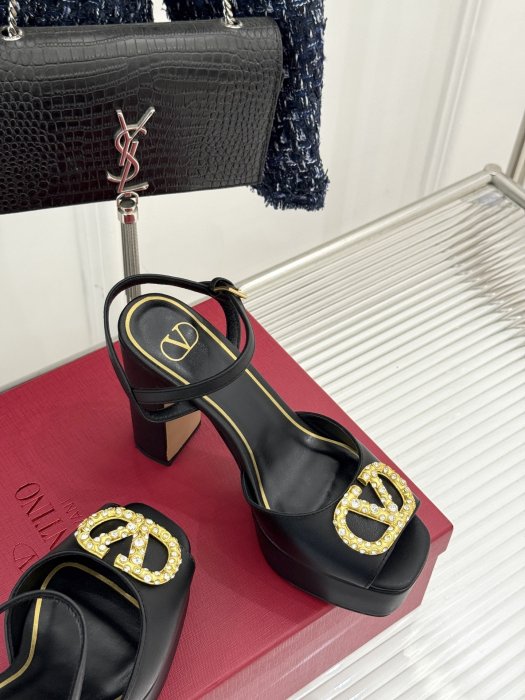 Босоножки фото 5