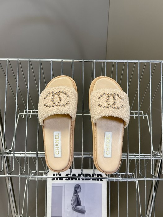 Шлепанцы женские фото 6