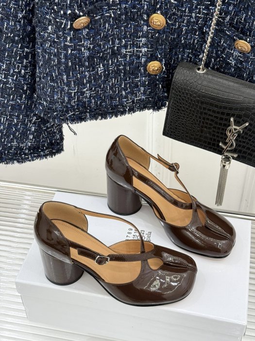 Босоніжки з роздвоєним носком фото 3