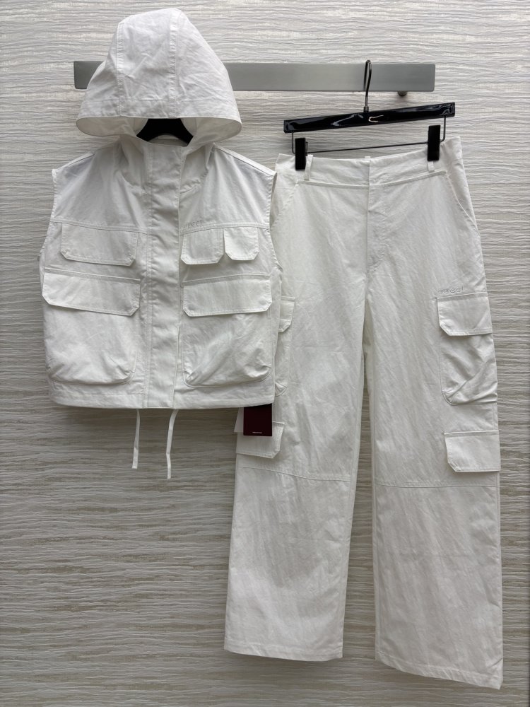 Костюм жіночий